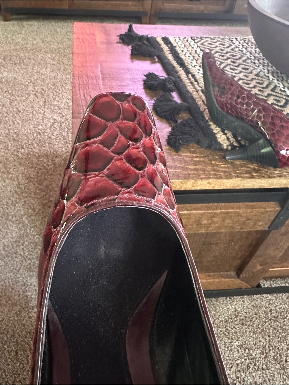 AEROSOLES Deep Burgundy Croc-Embossed Pumps 7.5 - Picture 14 of 14